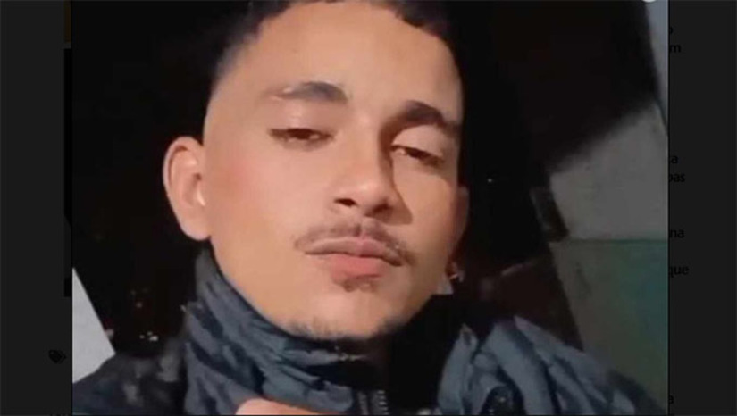 Imagem 1 - Vítima trafegava numa motocicleta, quando teria sido abordado pelos assasinos, que após o crime, fugiram. A Polícia fez diligência, mas não encontrou suspeito. O caso será apurado pela Polícia Civil. Imagem 1 - Vítima trafegava numa motocicleta, quando teria sido abordado pelos assasinos, que após o crime, fugiram. A Polícia fez diligência, mas não encontrou suspeito. O caso será apurado pela Polícia Civil.
