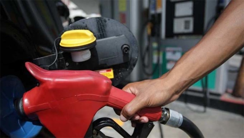 Imagem 1 -  O preço da Gasolina A passou de R$2,85 para R$3,00, o que representa um aumento de R$0,15. Já o Diesel A S500, saiu de R$3,50 para R$3,59, ou seja, um acréscimo de R$0,09. O comparativo é realizado a partir dos valores comercializados no dia 11 de janeiro. A título de comparação, na refinaria da Petrobras mais próxima do Rio Grande do Norte, em Cabedelo, na Paraíba, o Diesel está sendo vendido por R$3,30 e a Gasolina por R$2,70. A diferença de valores entre as empresas é de R$0,29 para o Diesel e de R$0,30 para a Gasolina. 
