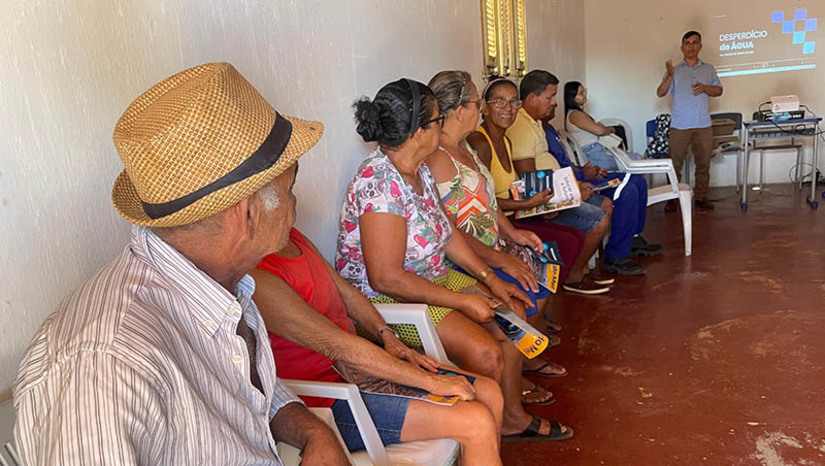 Imagem 1 - Reunião na Vila Acre aborda desperdício de água e investimentos em infraestrutura. A reunião aconteceu nesta quinta (18), na associação dos moradores. Na ocasião, os presentes receberam informações cruciais das secretarias de Recursos Hídricos, Meio Ambiente e Infraestrutura, para evitar o desperdício de água. Destacou-se, ainda, o privilégio da vila com abastecimento regular de água via poço, e um Posto de Saúde que se assemelha a uma mini Unidade Básica de Saúde. Imagem 1 - Reunião na Vila Acre aborda desperdício de água e investimentos em infraestrutura. A reunião aconteceu nesta quinta (18), na associação dos moradores. Na ocasião, os presentes receberam informações cruciais das secretarias de Recursos Hídricos, Meio Ambiente e Infraestrutura, para evitar o desperdício de água. Destacou-se, ainda, o privilégio da vila com abastecimento regular de água via poço, e um Posto de Saúde que se assemelha a uma mini Unidade Básica de Saúde.