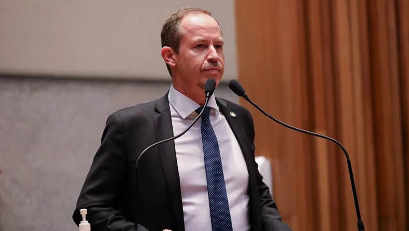 Imagem 1 -  [COLUNA ESPLANADA] Ex-secretário executivo do Ministério da Justiça, o jornalista Ricardo Cappelli está cotado para assumir o comando da Empresa Brasil de Comunicação (EBC). Ele foi secretário de comunicação quando Flávio Dino governou o Maranhão. Atualmente, a EBC é comandada pelo historiador Jean Lima. A conferir.  