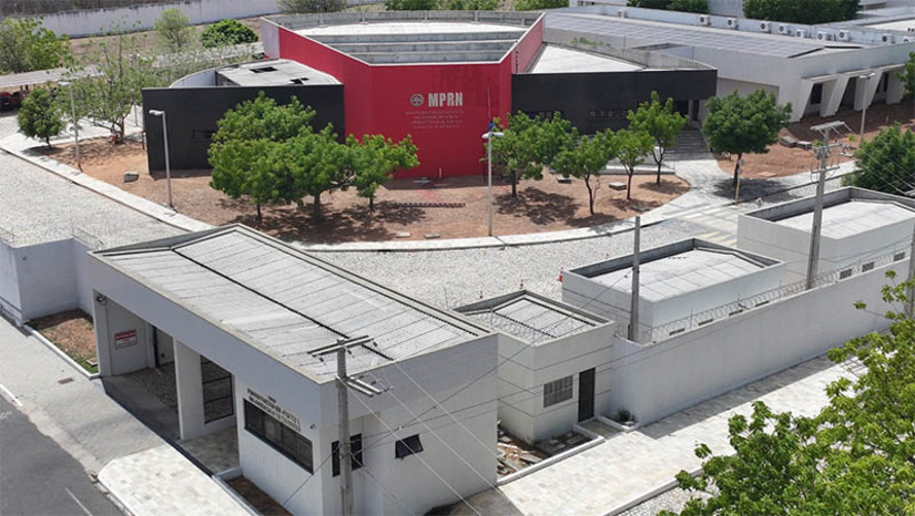 Imagem 1 -  MP abre seleção para estagiários de graduação; há oportunidade para Mossoró. O Edital 001/2024, publicado nesta sexta-feira (19), regulamenta o processo seletivo que tem por objetivo a formação de Cadastro de Reserva para estágios nas Áreas Jurídica e Administrativa. As inscrições, gratuitas, serão realizadas entre os dias 22 de janeiro a 05 de fevereiro exclusivamente pelo site IEL RN.
