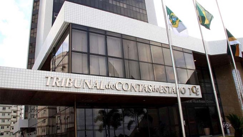 Imagem 1 - Por meio de nota, o Governo do estado anunciou que recorreu da decisão do TCE/RN que prevê a aposentadoria de servidores dentro da previdência própria do serviço público. Caso seja aplicada, a decisão poderá implicar na concessão de 3.690 aposentadorias até 25 de abril, segundo levantamento feito pela Secretaria de Estado da Administração (Sead) a medida impactará na governabilidade de pelo menos 18 órgãos, os quais poderão ter suas atividades interrompidas ou prejudicadas por essa falta de servidores. Imagem 1 - Por meio de nota, o Governo do estado anunciou que recorreu da decisão do TCE/RN que prevê a aposentadoria de servidores dentro da previdência própria do serviço público. Caso seja aplicada, a decisão poderá implicar na concessão de 3.690 aposentadorias até 25 de abril, segundo levantamento feito pela Secretaria de Estado da Administração (Sead) a medida impactará na governabilidade de pelo menos 18 órgãos, os quais poderão ter suas atividades interrompidas ou prejudicadas por essa falta de servidores.