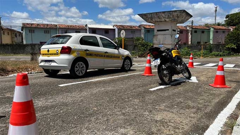 Imagem 1 -  Para participar do mutirão, é necessário que o candidato faça o Agendamento antecipado no Portal de Serviços do Detran. Este é o primeiro mutirão de testes práticos do ano realizado em Mossoró, e permitirá que os candidatos façam a avaliação com mais celeridade, reduzindo a espera para conclusão do processo de Primeira Habilitação. Os exames ocorrerão das 8h às 14h, na sede do Detran Mossoró, no Terminal Rodoviário, e vai atender moradores de Mossoró e municípios vizinhos.