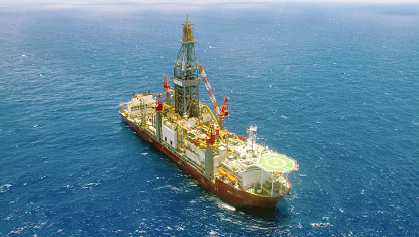 Imagem 1 - O presidente da Petrobras, Jean Paul Prates, em resumo de um ano de gestão, escreveu: A Petrobras atingiu o maior valor de mercado da sua história. Consolidamos os resultados da nova estratégia de preços, atingimos excelentes números de produção no pré-sal e de processamento no refino. Conseguimos aumentar a perspectiva de investimentos totais da Petrobras para os próximos cinco anos, com responsabilidade, foco na disciplina de capital e compromisso de manter o endividamento sob controle". A sonda agora vai perfura ro segundo poço da Margem Equatorial no Litoral do Rio Grande do Norte. Imagem 1 - O presidente da Petrobras, Jean Paul Prates, em resumo de um ano de gestão, escreveu: A Petrobras atingiu o maior valor de mercado da sua história. Consolidamos os resultados da nova estratégia de preços, atingimos excelentes números de produção no pré-sal e de processamento no refino. Conseguimos aumentar a perspectiva de investimentos totais da Petrobras para os próximos cinco anos, com responsabilidade, foco na disciplina de capital e compromisso de manter o endividamento sob controle". A sonda agora vai perfura ro segundo poço da Margem Equatorial no Litoral do Rio Grande do Norte.