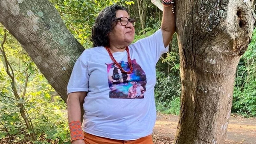   Os investigadores já descobriram quem disparou a arma e conseguiram mapear a principal articuladora do grupo. Trata-se de Dida Souza. Ela se apresenta como empresária, mas está lotada como funcionária do Tribunal de Contas do Estado (TCE) da Bahia. Atuaria na vice-presidência com salário de aproximadamente R$ 25 mil por mês. Mas segundo fontes do TCE, raramente é vista no local. 