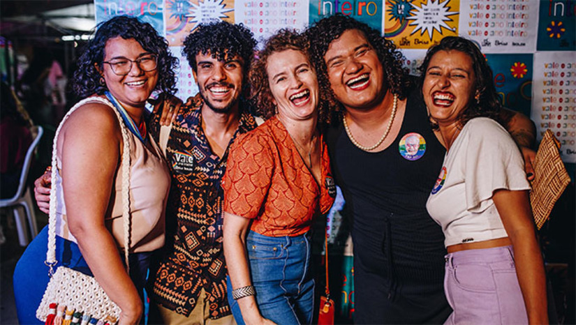   O Projeto de Lei propõe a criação de cotas para pessoas trans e travestis nos concursos públicos do RN e nos cursos de graduação e pós graduação da Universidade do Estado do Rio Grande do Norte. “Nossas leis de cotas para pessoas negras são fundamentais para reparação histórica do povo negro no nosso Estado. Também as pessoas trans sofrem inúmeros preconceitos.", justifica Isolda Dantas, do PT.