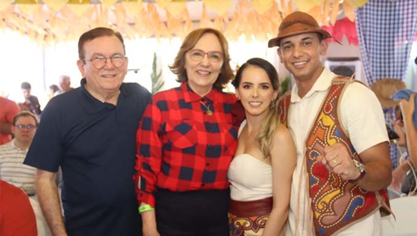 Imagem 1 - A informação foi confirmada pelo prefeito Allyson em entrevista ao Jornal Mossoró Hoje na ondas do Rádio, pela rádio Difusora de Mossoró. A vinda da senadora será para realizar uma visita a seis obras no município que tem recursos da parlamentar. A agenda começa às 8h com a visita as obras da UBS do bairro Nova Mossoró, em seguida a comitiva do prefeito e da senadora seguem para o Parque Universitário, onde visitam a obra de mais uma UBS, na sequencia se dirigem as obras de construção de três Centros de Atenção Pisocossocial (CAPS) um no Abolição II e dois no bairro Nova Bethânia. A vista finaliza na zona rural de Mossoró, na comunidade do Hipólito onde está sendo construindo uma Unidade Básica de Saúde. Imagem 1 - A informação foi confirmada pelo prefeito Allyson em entrevista ao Jornal Mossoró Hoje na ondas do Rádio, pela rádio Difusora de Mossoró. A vinda da senadora será para realizar uma visita a seis obras no município que tem recursos da parlamentar. A agenda começa às 8h com a visita as obras da UBS do bairro Nova Mossoró, em seguida a comitiva do prefeito e da senadora seguem para o Parque Universitário, onde visitam a obra de mais uma UBS, na sequencia se dirigem as obras de construção de três Centros de Atenção Pisocossocial (CAPS) um no Abolição II e dois no bairro Nova Bethânia. A vista finaliza na zona rural de Mossoró, na comunidade do Hipólito onde está sendo construindo uma Unidade Básica de Saúde.