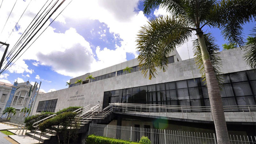   “A nossa expectativa é que 2024 seja um ano legislativo com grande produtividade”. O presidente da ALRN, deputado Ezequiel Ferreira, disse que espera que o novo ano legislativo tenha “alto índice de aprovação e votação de matérias de alta relevância para o desenvolvimento social e econômico do Rio Grande do Norte”. O ano será aberto na próxima segunda-feira (5), em sessão, às 9h, com rito formal apresentado pelo presidente da casa, e leitura da mensagem anual da governadora Fátima Bezerra.