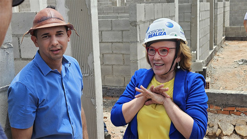Imagem 1 - Para a senadora, o correto é o cidadão ter acesso a meios para não ficar doente e isto só é possível investindo em saúde preventiva, exatamente o que o prefeito Allyson Bezerra está fazendo, construindo Unidades de Saúde Básica no Rincão, Hipólito e Nova Mossoró. Também em saúde mental, construindo Unidades de Caps no Abolição II e no bairro Nova Betânia. Zenaide Maia, que é médica, e o prefeito Allyson, em contato com a imprensa, destacaram a importância destes investimentos para evitar que a população fique doente. Imagem 1 - Para a senadora, o correto é o cidadão ter acesso a meios para não ficar doente e isto só é possível investindo em saúde preventiva, exatamente o que o prefeito Allyson Bezerra está fazendo, construindo Unidades de Saúde Básica no Rincão, Hipólito e Nova Mossoró. Também em saúde mental, construindo Unidades de Caps no Abolição II e no bairro Nova Betânia. Zenaide Maia, que é médica, e o prefeito Allyson, em contato com a imprensa, destacaram a importância destes investimentos para evitar que a população fique doente.