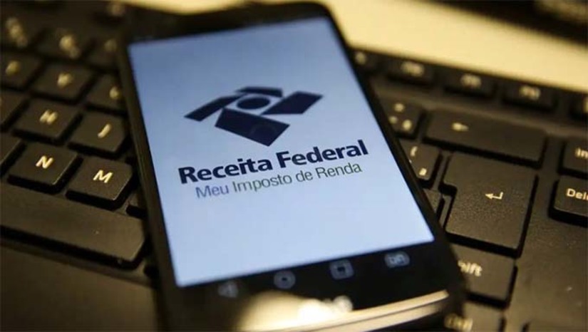 Imagem 1 - Segundo ajuste em menos de um ano traz correção de 6,97% sobre o teto atual de R$ 2.640, isentando 15,8 milhões de brasileiros do Imposto de Renda. As regras para esta nova correção estão presentes na Medida Provisória nº 1.206/2024, encaminhada nesta terça-feira (6/2) ao Congresso Nacional. Essa MP altera, a partir de fevereiro, os valores da tabela progressiva mensal do Imposto sobre a Renda da Pessoa Física (IRPF). Imagem 1 - Segundo ajuste em menos de um ano traz correção de 6,97% sobre o teto atual de R$ 2.640, isentando 15,8 milhões de brasileiros do Imposto de Renda. As regras para esta nova correção estão presentes na Medida Provisória nº 1.206/2024, encaminhada nesta terça-feira (6/2) ao Congresso Nacional. Essa MP altera, a partir de fevereiro, os valores da tabela progressiva mensal do Imposto sobre a Renda da Pessoa Física (IRPF).