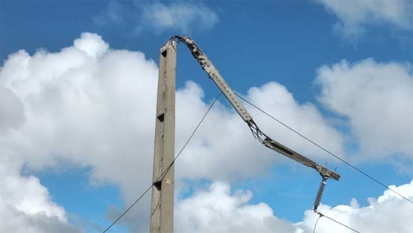 Imagem 1 - As cidades prejudicadas foram: Areia Branca, Guamaré, Caiçara do Norte e São Bento do Norte, na Costa Branca e do Mato Grande potiguar. No total, 10.036 unidades consumidoras tiveram o fornecimento de energia elétrica suspenso nos quatro municípios por causa de ações criminosas. Ao longo de 2023, o furto de cabos e de outros componentes da rede elétrica deixou cerca de 38 mil residências, instituições, hospitais, provedores de internet e outros serviços essenciais sem energia elétrica. A distribuidora solicita à população que denuncie qualquer suspeita de furto de cabos pelos telefones 190 da Polícia Militar e 116 da Neoenergia Cosern. Imagem 1 - As cidades prejudicadas foram: Areia Branca, Guamaré, Caiçara do Norte e São Bento do Norte, na Costa Branca e do Mato Grande potiguar. No total, 10.036 unidades consumidoras tiveram o fornecimento de energia elétrica suspenso nos quatro municípios por causa de ações criminosas. Ao longo de 2023, o furto de cabos e de outros componentes da rede elétrica deixou cerca de 38 mil residências, instituições, hospitais, provedores de internet e outros serviços essenciais sem energia elétrica. A distribuidora solicita à população que denuncie qualquer suspeita de furto de cabos pelos telefones 190 da Polícia Militar e 116 da Neoenergia Cosern.