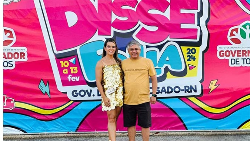 Imagem 1 - Com uma programação com grandes atrações nacionais e regionais, além da participação dos artistas locais, o Dissé Folia 2024 entrou para a história. Dr. Artur Vale não esconde a alegria e satisfação de ver que o público aprovou o Dissé Folia 2024. “Foi um evento feito com muito esforço da nossa gestão, com grandes atrações, segurança e muita organização. Então, é muito satisfatório saber que a população aprovou. É o que nos motiva para continuar trabalhando mais e mais para tornar Governador um município de desenvolvimento também na área de eventos.”, ressaltou o prefeito. Imagem 1 - Com uma programação com grandes atrações nacionais e regionais, além da participação dos artistas locais, o Dissé Folia 2024 entrou para a história. Dr. Artur Vale não esconde a alegria e satisfação de ver que o público aprovou o Dissé Folia 2024. “Foi um evento feito com muito esforço da nossa gestão, com grandes atrações, segurança e muita organização. Então, é muito satisfatório saber que a população aprovou. É o que nos motiva para continuar trabalhando mais e mais para tornar Governador um município de desenvolvimento também na área de eventos.”, ressaltou o prefeito.