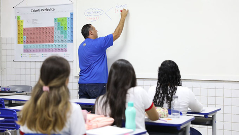 Imagem 1 - A convocação é para atender às demandas das unidades de ensino, tendo em vista o início do ano letivo, em 4 de março de 2024. Os 1.485 profissionais foram chamados, oriundos do edital nº 001/2023 -SEEC/SEAD. Os educadores terão 30 dias para se apresentar às Diretorias Regionais de Educação e Cultura (DIREC) de origem. Imagem 1 - A convocação é para atender às demandas das unidades de ensino, tendo em vista o início do ano letivo, em 4 de março de 2024. Os 1.485 profissionais foram chamados, oriundos do edital nº 001/2023 -SEEC/SEAD. Os educadores terão 30 dias para se apresentar às Diretorias Regionais de Educação e Cultura (DIREC) de origem.