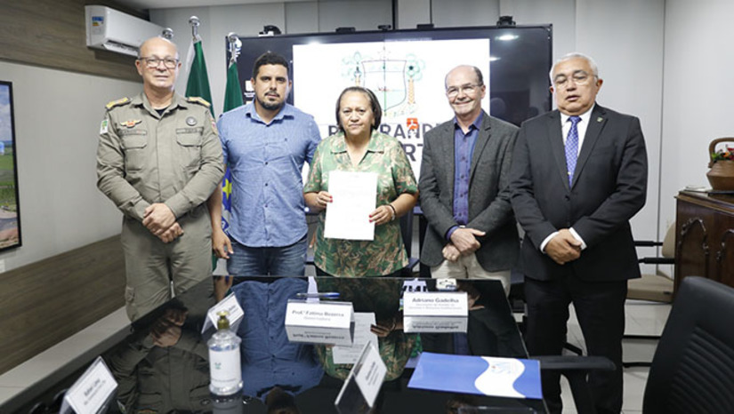 Imagem 1 -  Orçado em R$ 1,9 milhões, o 12BPM será erguido num terreno doado pela Universidade do Estado do Rio Grande do Norte, perto do AFIM. Atualmente, a estrutura funciona num prédio alugado nas margens da BR 304, saída para Natal.  A obra deve ser concluído e entrega num prazo de 1 ano.