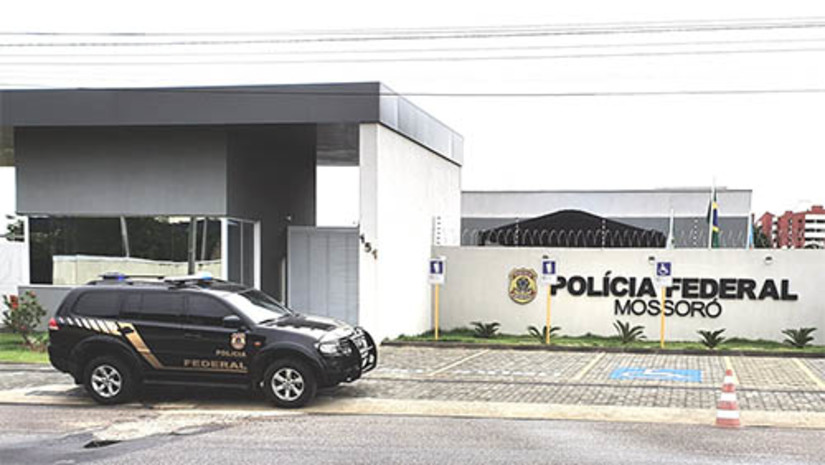 Imagem 1 -  O suspeito, preso na tarde desta quarta-feira (21), foi identificado apenas pelas iniciais J. G. C. S. de 22 anos.  A identificação dele está sob sigilo para não atrapalhar as investigações, mas sabe-se até o momento que ele foi preso no Aeroporto, bairro onde reside. O MH apura a informação de que uma mulher teria sido presa no Estado do Ceará, nesta mesma investigação da Polícia Federal.