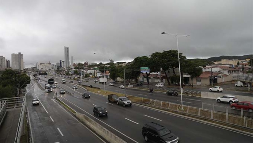 Imagem 1 - Nesta terça-feira (27), o boletim pluviométrico das 9h15 registrou a ocorrência de chuvas em 84 postos de monitoramento nas últimas 24h. As análises apontam a previsão de continuidade de chuvas pelo menos até o dia 10 março, “tanto no interior como na faixa litorânea e agreste potiguar”, avaliou o chefe da unidade de Meteorologia da Emparn Gilamar Bristot. Para amanhã (28), a previsão é de chuvas e trovoadas nas regiões de Mossoró, Alto Oeste e Seridó. Nas demais regiões, céu parcialmente nublado com chuvas. Imagem 1 - Nesta terça-feira (27), o boletim pluviométrico das 9h15 registrou a ocorrência de chuvas em 84 postos de monitoramento nas últimas 24h. As análises apontam a previsão de continuidade de chuvas pelo menos até o dia 10 março, “tanto no interior como na faixa litorânea e agreste potiguar”, avaliou o chefe da unidade de Meteorologia da Emparn Gilamar Bristot. Para amanhã (28), a previsão é de chuvas e trovoadas nas regiões de Mossoró, Alto Oeste e Seridó. Nas demais regiões, céu parcialmente nublado com chuvas.