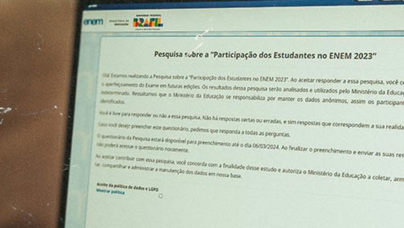 Imagem 1 - MEC e Inep iniciam pesquisa sobre o Enem 2023 com estudantes que se inscreveram no exame. O questionário é voltado a todos os inscritos no Enem 2023 e estará disponível para ser respondido até o dia 8 de março. O preenchimento da pesquisa é fundamental para o aperfeiçoamento do exame nas próximas edições. As perguntas vão desde a preparação para a prova até a logística de deslocamento ao local de aplicação. O link da pesquisa será enviado por e-mail ao estudante. Imagem 1 - MEC e Inep iniciam pesquisa sobre o Enem 2023 com estudantes que se inscreveram no exame. O questionário é voltado a todos os inscritos no Enem 2023 e estará disponível para ser respondido até o dia 8 de março. O preenchimento da pesquisa é fundamental para o aperfeiçoamento do exame nas próximas edições. As perguntas vão desde a preparação para a prova até a logística de deslocamento ao local de aplicação. O link da pesquisa será enviado por e-mail ao estudante.