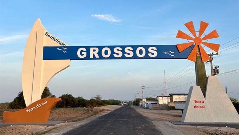 Imagem 1 - Nesta sexta- feira (01) ás 17h, a Prefeita Cinthia Sonale entrega oficialmente o Pórtico da entrada da cidade, que deu nova identidade visual ao principal acesso de moradores e visitantes ao município. Em seguida, às 19h, na comunidade de Areias Alvas, a gestora inaugura a Quadra de Esportes Luiz Evaristo de Melo, e abre a Copa Allan Rodrigues de Futsal, a primeira competição no espaço após a reforma. Segundo Cinthia, as duas obras concentram a aplicação de cerca de R$ 378 mil, sendo a maior parte desse valor proveniente de recursos próprios do Município. Imagem 1 - Nesta sexta- feira (01) ás 17h, a Prefeita Cinthia Sonale entrega oficialmente o Pórtico da entrada da cidade, que deu nova identidade visual ao principal acesso de moradores e visitantes ao município. Em seguida, às 19h, na comunidade de Areias Alvas, a gestora inaugura a Quadra de Esportes Luiz Evaristo de Melo, e abre a Copa Allan Rodrigues de Futsal, a primeira competição no espaço após a reforma. Segundo Cinthia, as duas obras concentram a aplicação de cerca de R$ 378 mil, sendo a maior parte desse valor proveniente de recursos próprios do Município.