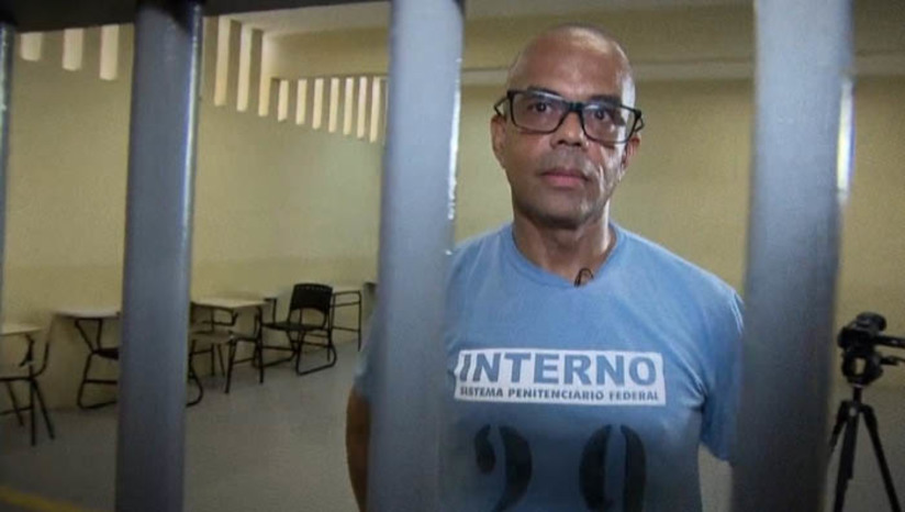 Imagem 1 -  Beira-Mar está entre os 24 presos transferidos de Mossoró para Catanduvas. A transferência do detento foi confirmada ao Mossoró Hoje, na manhã desta segunda-feira (4). Fernandinho Beira-Mar estava custodiado no presídio federal de Mossoró desde o mês de janeiro de 2024. A transferência dele, juntamente com outros 23 presos, aconteceu no sábado (2), 17 dias após Deibson Cabral Nascimento, o Tatu, de 33 anos, e Rogério da Silva Mendonça, o Martelo, de 35 anos, conseguirem escapar da unidade de segurança máxima. Os dois continuam foragidos.