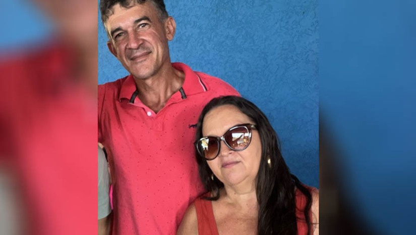 Imagem 1 - Corpo de Maria das Vitórias é encontrado no açude do governo, em Carnaúba dos Dantas. A mulher e o esposo dela, José Everaldo Dantas, desapareceram no domingo (3), após o carro do casal ser levado pela correnteza de um riacho, ao tentarem atravessar uma passagem molhada, na zona rural do município. O corpo do homem havia sido encontrado no início da manhã de ontem (5). Já o de Maria das Vitórias Dantas foi localizado por volta das 6h desta quarta-feira (6). Ambos haviam sido arrastados para dentro do chamado Açude do Governo, distante cerca de 2km do ponto onde desapareceram. Imagem 1 - Corpo de Maria das Vitórias é encontrado no açude do governo, em Carnaúba dos Dantas. A mulher e o esposo dela, José Everaldo Dantas, desapareceram no domingo (3), após o carro do casal ser levado pela correnteza de um riacho, ao tentarem atravessar uma passagem molhada, na zona rural do município. O corpo do homem havia sido encontrado no início da manhã de ontem (5). Já o de Maria das Vitórias Dantas foi localizado por volta das 6h desta quarta-feira (6). Ambos haviam sido arrastados para dentro do chamado Açude do Governo, distante cerca de 2km do ponto onde desapareceram.
