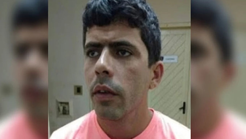 Imagem 1 - João Carlos de Almeida Bezerra, o JC ou Dog, seria o "braço" do Comando Vermelho no Rio Grande do Norte, e teria designado o comparsa José Gustavo Farias, o Gugu, para providenciar guarita, roupas e comida, através do mecânico Ronaldo Oliveira, para os fugitivos Tatu e Martelo. Além de Dog, o Metropoles também mostra fotos e nomes dos responsáveis por comprar roupas para os fugitivos, que estão no seu vigésimo quarto dia de fuga da Penitenciária Federal de Mossoró. Imagem 1 - João Carlos de Almeida Bezerra, o JC ou Dog, seria o "braço" do Comando Vermelho no Rio Grande do Norte, e teria designado o comparsa José Gustavo Farias, o Gugu, para providenciar guarita, roupas e comida, através do mecânico Ronaldo Oliveira, para os fugitivos Tatu e Martelo. Além de Dog, o Metropoles também mostra fotos e nomes dos responsáveis por comprar roupas para os fugitivos, que estão no seu vigésimo quarto dia de fuga da Penitenciária Federal de Mossoró.