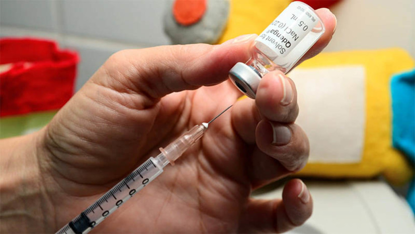 Imagem 1 - População poderá buscar vacinas contra Dengue e Influenza neste sábado (9) em Mossoró. A imunização será realizada no Partage Shopping, das 10h às 18h. As vacinas têm o objetivo de reduzir as complicações, as internações e a mortalidade decorrentes das doenças na população-alvo da campanha. Neste primeiro momento, a vacina contra a dengue está disponível para crianças e adolescentes de 10 a 14 anos de idade. Já a da influenza é direcionada a grupos prioritários, conforme critérios estabelecidos pelo Ministério da Saúde. Imagem 1 - População poderá buscar vacinas contra Dengue e Influenza neste sábado (9) em Mossoró. A imunização será realizada no Partage Shopping, das 10h às 18h. As vacinas têm o objetivo de reduzir as complicações, as internações e a mortalidade decorrentes das doenças na população-alvo da campanha. Neste primeiro momento, a vacina contra a dengue está disponível para crianças e adolescentes de 10 a 14 anos de idade. Já a da influenza é direcionada a grupos prioritários, conforme critérios estabelecidos pelo Ministério da Saúde.