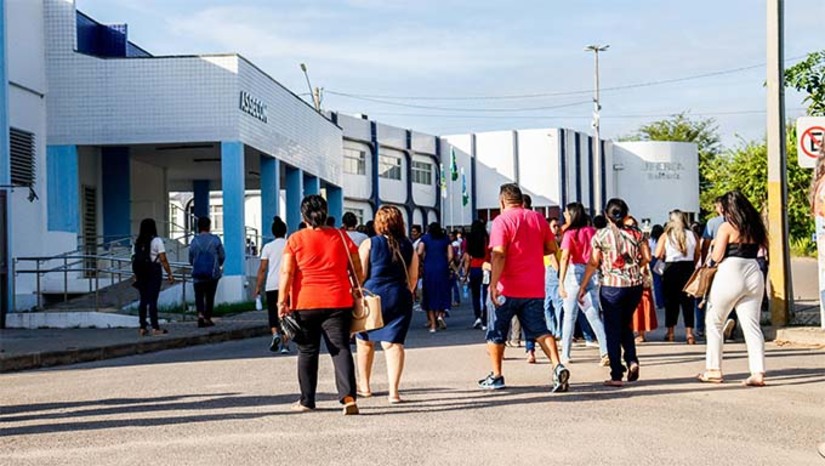 Imagem 1 - Ao todo, mais de 14 mil candidatos se inscreveram no concurso. Pela manhã, das 8h às 12h, foram aplicadas as provas referentes aos cargos de níveis médio e técnico. Durante a tarde, das 14h às 18h, os candidatos participam de provas para cargos de nível superior. O certame oferta 330 vagas e ainda prevê formação de cadastro de reserva para diversos cargos. Imagem 1 - Ao todo, mais de 14 mil candidatos se inscreveram no concurso. Pela manhã, das 8h às 12h, foram aplicadas as provas referentes aos cargos de níveis médio e técnico. Durante a tarde, das 14h às 18h, os candidatos participam de provas para cargos de nível superior. O certame oferta 330 vagas e ainda prevê formação de cadastro de reserva para diversos cargos.