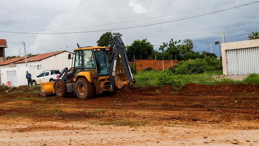 Imagem 1 - Obras do complexo esportivo do bairro Alameda/Planalto são iniciadas. A ordem de serviço para início das obras foi assinada nesta terça-feira (12). O projeto inclui a construção de diversos equipamentos esportivos de uso público. A iniciativa visa promover a prática de atividades físicas e esportivas na região, beneficiando a comunidade local e estimulando um estilo de vida saudável. Imagem 1 - Obras do complexo esportivo do bairro Alameda/Planalto são iniciadas. A ordem de serviço para início das obras foi assinada nesta terça-feira (12). O projeto inclui a construção de diversos equipamentos esportivos de uso público. A iniciativa visa promover a prática de atividades físicas e esportivas na região, beneficiando a comunidade local e estimulando um estilo de vida saudável.