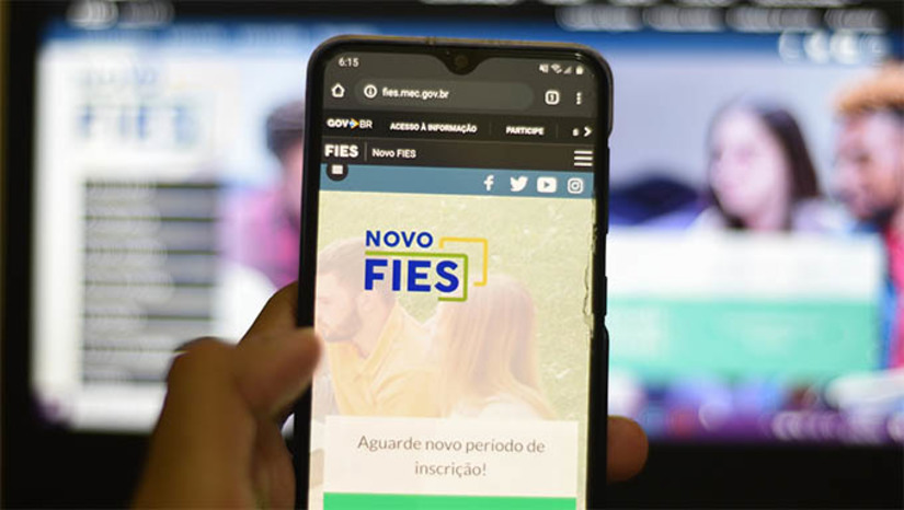 Imagem 1 - Os interessados em participar devem se inscrever até antes da meia-noite de hoje, pelo horário de Brasília, no Portal Único de Acesso ao Ensino Superior. A prorrogação foi publicada sexta-feira (15), quando acabava do prazo de inscrições para o Fies. As demais datas do processo seletivo não foram alteradas. Ou seja, no dia 21 de março, sai o resultado, e a complementação da inscrição dos pré-selecionados vai de 22 a 26 de março. Imagem 1 - Os interessados em participar devem se inscrever até antes da meia-noite de hoje, pelo horário de Brasília, no Portal Único de Acesso ao Ensino Superior. A prorrogação foi publicada sexta-feira (15), quando acabava do prazo de inscrições para o Fies. As demais datas do processo seletivo não foram alteradas. Ou seja, no dia 21 de março, sai o resultado, e a complementação da inscrição dos pré-selecionados vai de 22 a 26 de março.