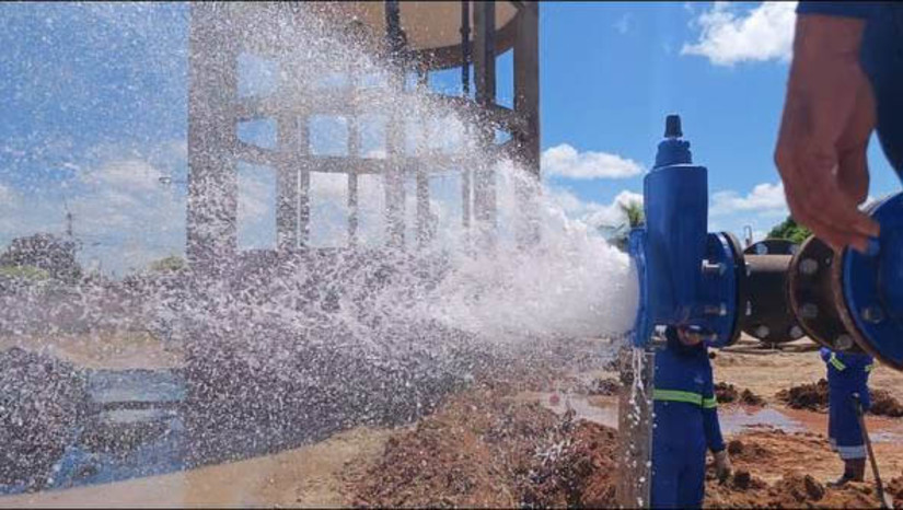 Imagem 1 - Poço 6 começa a funcionar; equipamento vai reforçar o abastecimento da região Oeste de Mossoró. O poço entrou em funcionamento nesta sexta-feira (22). Segundo a Caern, foram investidos cerca de R$ 20 milhões, tanto na perfuração como nos equipamentos para o funcionamento do poço 6, no Nova Betânia, e o poço do Rincão. Este último, deverá começar a ser perfurado em oito dias, tão logo a sonda contratada para operá-lo seja montada. Imagem 1 - Poço 6 começa a funcionar; equipamento vai reforçar o abastecimento da região Oeste de Mossoró. O poço entrou em funcionamento nesta sexta-feira (22). Segundo a Caern, foram investidos cerca de R$ 20 milhões, tanto na perfuração como nos equipamentos para o funcionamento do poço 6, no Nova Betânia, e o poço do Rincão. Este último, deverá começar a ser perfurado em oito dias, tão logo a sonda contratada para operá-lo seja montada.