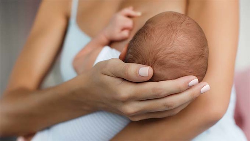 Imagem 1 - De 2018 a 2022, o índice de mulheres que se tornam mães com mais de 40 anos teve aumento de 65,7%. Passou de 64.000 para 106,1 mil de 2010 a 2022, segundo a pesquisa “Estatísticas de gênero: indicadores sociais das mulheres no Brasil”, publicada pelo IBGE. Imagem 1 - De 2018 a 2022, o índice de mulheres que se tornam mães com mais de 40 anos teve aumento de 65,7%. Passou de 64.000 para 106,1 mil de 2010 a 2022, segundo a pesquisa “Estatísticas de gênero: indicadores sociais das mulheres no Brasil”, publicada pelo IBGE.