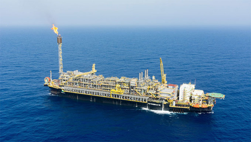Imagem 1 - Em sua Agência de Notícias, a Petrobras não faz referência onde serão usados estas 200 embarcações, mas cita a finalidade: renovar a frota e atender a demanda do plano estratégico de investimento da Companhia nos próximos anos. Neste caso, o plano estratégico da Petrobras, havendo acordo com o IBAMA, é explorar a Margem Equatorial e investir pesado na transição energética. E os investimentos na Margem Equatorial começaram pelo litoral do Rio Grande do Norte e Ceará, onde estão sendo perfurados poços exploratórios no Campo de Pitu. Imagem 1 - Em sua Agência de Notícias, a Petrobras não faz referência onde serão usados estas 200 embarcações, mas cita a finalidade: renovar a frota e atender a demanda do plano estratégico de investimento da Companhia nos próximos anos. Neste caso, o plano estratégico da Petrobras, havendo acordo com o IBAMA, é explorar a Margem Equatorial e investir pesado na transição energética. E os investimentos na Margem Equatorial começaram pelo litoral do Rio Grande do Norte e Ceará, onde estão sendo perfurados poços exploratórios no Campo de Pitu.