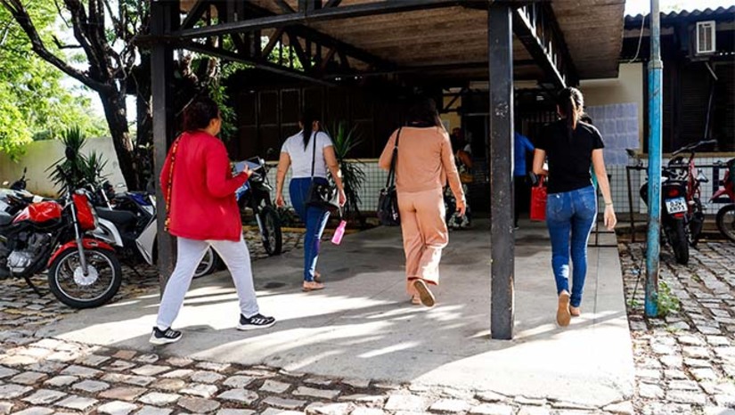 Imagem 1 - Mais de 3 mil pessoas se inscreveram no certame, que é gerenciado pelo Instituto de Desenvolvimento Educacional, Cultural e Assistencial Nacional (IDECAN). Além das vagas imediatas, estão sendo ofertadas 250 vagas para cadastro de reserva. As vagas estão distribuídas para os cargos de Agente Administrativo (3), Cuidador Social (9), Educador Social (12), Assistente Social (12), Psicólogo (10), Técnico de Nível Superior (2) e Técnico de Nível Médio (2). A remuneração inicial varia de R$ 1.527,88 a R$ 4.211,17. Imagem 1 - Mais de 3 mil pessoas se inscreveram no certame, que é gerenciado pelo Instituto de Desenvolvimento Educacional, Cultural e Assistencial Nacional (IDECAN). Além das vagas imediatas, estão sendo ofertadas 250 vagas para cadastro de reserva. As vagas estão distribuídas para os cargos de Agente Administrativo (3), Cuidador Social (9), Educador Social (12), Assistente Social (12), Psicólogo (10), Técnico de Nível Superior (2) e Técnico de Nível Médio (2). A remuneração inicial varia de R$ 1.527,88 a R$ 4.211,17.