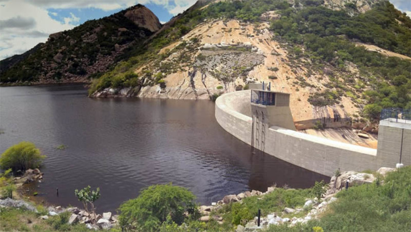 Imagem 1 -  Governo manda inspecionar estruturas dos reservatórios do RN. A medida foi anunciada pela Governadora Fátima Bezerra após o rompimento de alguns açudes na região Central que formou a grande enxurrada que destruiu a BR 304, em Lajes, neste domingo, dia 31 de março. “Não mediremos esforços para garantir a segurança e o bem estar de nosso povo”, diz a governadora Fátima Bezerra, fazendo referência a inspeção determinada nos 46 reservatórios monitorados pela SEMARH, no RN.