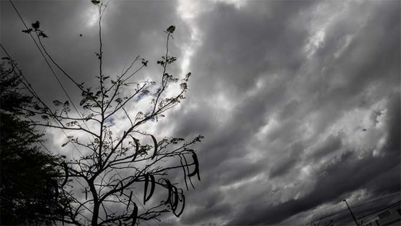 Imagem 1 - De acordo com o alerta laranja, que atinge 52 cidades do RN, há possibilidade de chuva de 30 a 60 milímetros por hora, ou até 100 milímetros por dia, além de ventos intensos, variando entre 60 e 100 km/h. Já o alerta amarelo, que atinge os outros 115 municípios do estado, há possibilidade de chuva entre 20 e 30 milímetros por hora, ou até 50 milímetros por dia, e ventos intensos de 40 a 60 km/h. Os dois alertas são válidos até às 10h desta terça-feira (02). Imagem 1 - De acordo com o alerta laranja, que atinge 52 cidades do RN, há possibilidade de chuva de 30 a 60 milímetros por hora, ou até 100 milímetros por dia, além de ventos intensos, variando entre 60 e 100 km/h. Já o alerta amarelo, que atinge os outros 115 municípios do estado, há possibilidade de chuva entre 20 e 30 milímetros por hora, ou até 50 milímetros por dia, e ventos intensos de 40 a 60 km/h. Os dois alertas são válidos até às 10h desta terça-feira (02).