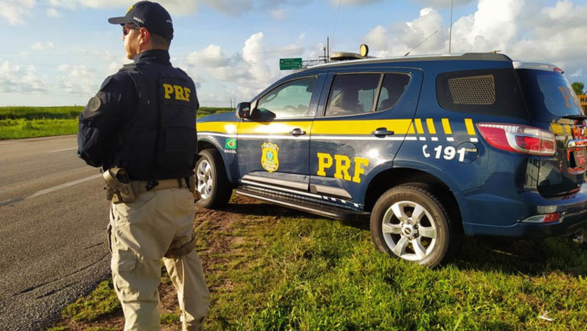 Imagem 1 -  Operação Semana Santa: PRF registra aumento de 31% no número geral de acidentes no RN. A operação foi encerrada às 23h59 deste domingo (31). Ao todo, foram registrados 17 acidentes, com 23 pessoas feridas e nenhum óbito nas BRs que cortam o Rio Grande do Norte. Durante o feriado, 1.748 pessoas e 1.612 veículos foram fiscalizados, sendo flagrados 225 condutores realizando ultrapassagens indevidas, 5 condutores usando o celular ao dirigir, 80 condutores ou passageiros sem usar o capacete, 21  crianças sendo transportadas sem  dispositivo de retenção (DRC) e 80 pessoas sem utilizar o cinto de segurança.