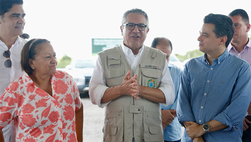 Imagem 1 -  A Governadora Fátima Bezerra recepcionou o ministro em visita as obras de conclusão da Reta Tabajara e também conheceu o projeto do Hospital Metropolitano. Na ocasião, falaram da duplicação da BR 304, começando pelo trecho Mossoró-Assu-RN, conforme defendeu o ex-senador Jean Paul Prates, que colocou esta obra no Plano de Investimento do Governo Federal. O Ministro garantiu liberação de R$ 260 milhões para o Hospital Metropolitano e 74 milhões alocados para os projetos de duplicação da BR 304.