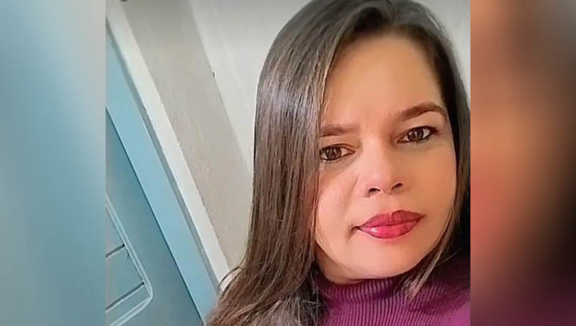 Imagem 1 - Cabeleireira de 40 anos é assassinada a tiros na área de casa, na Maisa. O crime aconteceu na noite desta quarta-feira (10). A filha de Francisca Francileide Nogueira de Almeida contou à polícia militar que estava dentro de casa, quando ouviu disparos de arma de fogo e, em seguida, de uma motocicleta arrancando. Quando correu para fora, encontrou a mãe ferida e os atiradores já haviam fugido. A DHPP vai investigar o caso. Imagem 1 - Cabeleireira de 40 anos é assassinada a tiros na área de casa, na Maisa. O crime aconteceu na noite desta quarta-feira (10). A filha de Francisca Francileide Nogueira de Almeida contou à polícia militar que estava dentro de casa, quando ouviu disparos de arma de fogo e, em seguida, de uma motocicleta arrancando. Quando correu para fora, encontrou a mãe ferida e os atiradores já haviam fugido. A DHPP vai investigar o caso.