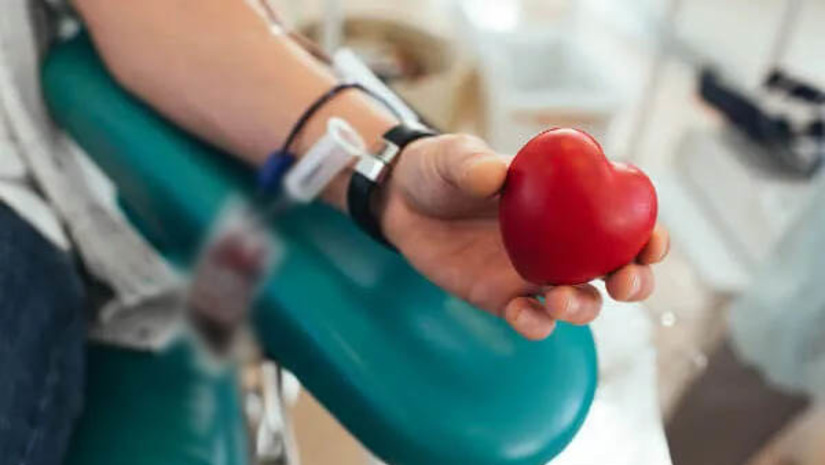 Imagem 1 - Hemocentro de Mossoró está com necessidade urgente de sangue tipo 0-. Mais uma vez a equipe da unidade faz um apelo para que a população vá até o local para realizar sua doação de sangue. Atualmente, o hemocentro está com necessidade urgente de sangue tipo 0-. Segundo Micheline Fernandes, assistente social, o 0- é doador universal e cada doação pode salvar até 4 vidas. “É um sangue que a gente não pode ficar sem no estoque para urgências e emergências”, diz; veja quais são os critérios para ser um doador. Imagem 1 - Hemocentro de Mossoró está com necessidade urgente de sangue tipo 0-. Mais uma vez a equipe da unidade faz um apelo para que a população vá até o local para realizar sua doação de sangue. Atualmente, o hemocentro está com necessidade urgente de sangue tipo 0-. Segundo Micheline Fernandes, assistente social, o 0- é doador universal e cada doação pode salvar até 4 vidas. “É um sangue que a gente não pode ficar sem no estoque para urgências e emergências”, diz; veja quais são os critérios para ser um doador.