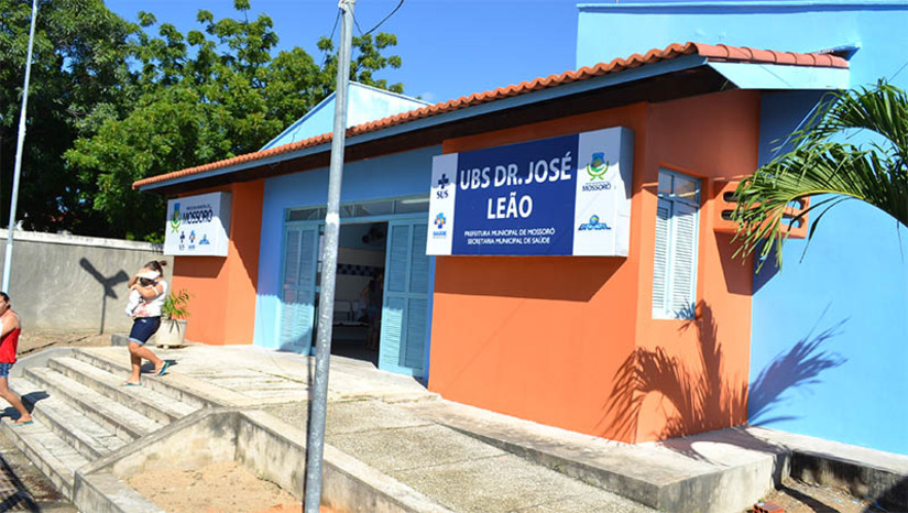 Imagem 1 - Ministério da Saúde e Google fecham parceria para facilitar acesso a UBS. A colaboração visa proporcionar aos usuários um acesso mais fácil a dados importantes, como localização, horário de funcionamento, contatos e calendário de vacinação. No Rio Grande do Norte, a rede de Atenção Primária à Saúde (APS) conta com aproximadamente mil unidades. Entre elas estão 1.043 UBS e postos de saúde, além de seis unidades mistas e seis terrestres. A iniciativa promete reforçar a rede de atendimento primário de saúde no estado. Imagem 1 - Ministério da Saúde e Google fecham parceria para facilitar acesso a UBS. A colaboração visa proporcionar aos usuários um acesso mais fácil a dados importantes, como localização, horário de funcionamento, contatos e calendário de vacinação. No Rio Grande do Norte, a rede de Atenção Primária à Saúde (APS) conta com aproximadamente mil unidades. Entre elas estão 1.043 UBS e postos de saúde, além de seis unidades mistas e seis terrestres. A iniciativa promete reforçar a rede de atendimento primário de saúde no estado.