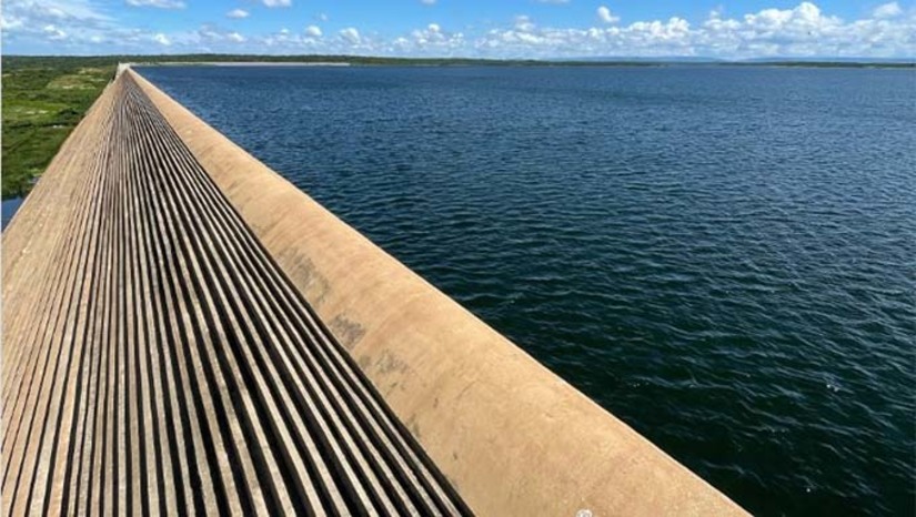 Imagem 1 - O IGARN realiza constante monitoramento dos principais reservatórios. De acordo com o Relatório dos Volumes dos Principais Reservatórios do RN, divulgado nesta quinta-feira (25), a barragem Santa Cruz do Apodi, segundo maior manancial do RN, acumula 480.374.300 m³, percentualmente, 80,10% da sua capacidade total, que é de 599.712.000 m³. As reservas hídricas superficiais totais acumulam 3.368.280.410 m³, equivalentes a 74,47% da capacidade total do RN. Imagem 1 - O IGARN realiza constante monitoramento dos principais reservatórios. De acordo com o Relatório dos Volumes dos Principais Reservatórios do RN, divulgado nesta quinta-feira (25), a barragem Santa Cruz do Apodi, segundo maior manancial do RN, acumula 480.374.300 m³, percentualmente, 80,10% da sua capacidade total, que é de 599.712.000 m³. As reservas hídricas superficiais totais acumulam 3.368.280.410 m³, equivalentes a 74,47% da capacidade total do RN.