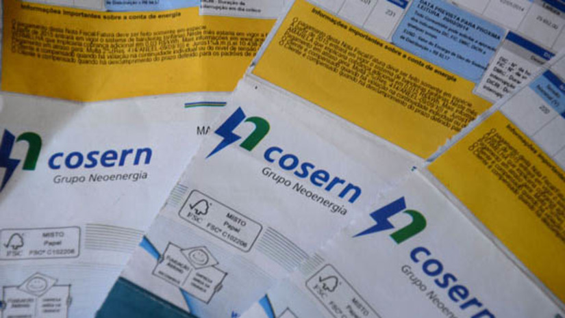 Imagem 1 -  Conta de energia segue sem cobrança extra de bandeira tarifária em maio. Segundo a Agência Nacional de Energia Elétrica (ANEEL), as condições favoráveis para a geração de energia elétrica no país permitiram manter a bandeira tarifária verde por mais um mês. O cenário vem se mantendo há 25 meses, desde abril de 2022. O sistema de bandeiras tarifárias foi criado pela Aneel em 2015 e possibilita ao consumidor ter maior controle sobre sua conta de energia. Apesar de não haver cobrança extra, a agência reforçou a importância do uso responsável da energia elétrica, mesmo em períodos favoráveis.