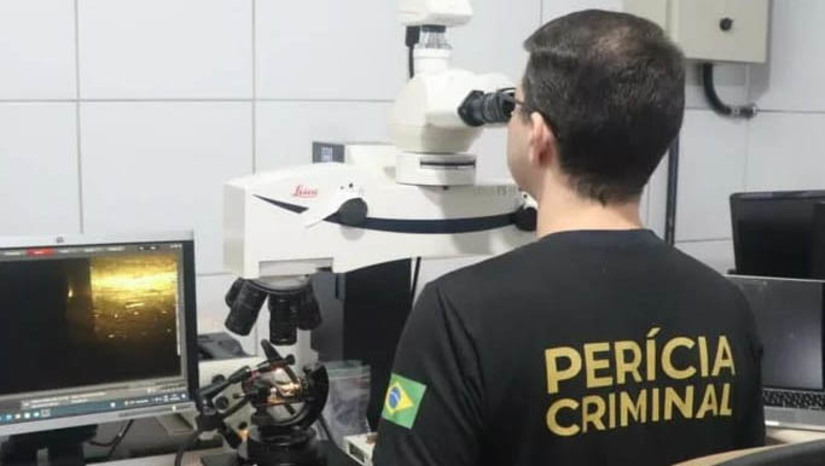 Imagem 1 - RN apresentou redução de 48 mortes violentas no primeiro quadrimestre de 2024. O dado é referente a comparação com o mesmo período de 2023. Em números absolutos, 364 pessoas foram mortas no estado entre janeiro e abril de 2023, contra 316 mortes registradas em 2024, uma redução de 13,2%. Ainda de acordo com a Coordenadoria de Informações Estatísticas e Análises Criminais da SESED, o quadrimestre também registrou redução no total de homicídios dolosos (- 16,7%), mortes em decorrência de enfrentamento policial (-15,2%), latrocínios (-9,1%) e feminicídios (-11,1%). Imagem 1 - RN apresentou redução de 48 mortes violentas no primeiro quadrimestre de 2024. O dado é referente a comparação com o mesmo período de 2023. Em números absolutos, 364 pessoas foram mortas no estado entre janeiro e abril de 2023, contra 316 mortes registradas em 2024, uma redução de 13,2%. Ainda de acordo com a Coordenadoria de Informações Estatísticas e Análises Criminais da SESED, o quadrimestre também registrou redução no total de homicídios dolosos (- 16,7%), mortes em decorrência de enfrentamento policial (-15,2%), latrocínios (-9,1%) e feminicídios (-11,1%).