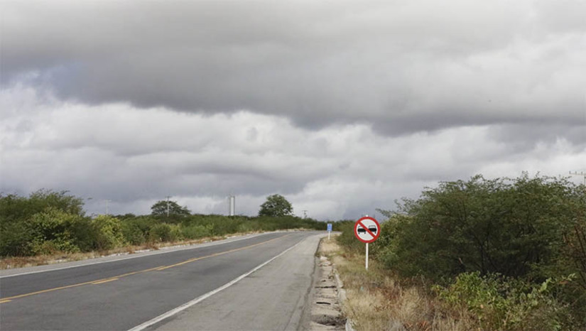 Imagem 1 - RN registra chuvas 17,7% acima da média esperada para abril em todas as regiões. Segundo a Empresa de Pesquisa Agropecuária do Rio Grande do Norte (EMPARN), durante o mês, o volume acumulado foi de 194 mm, tendo a região Agreste Potiguar apresentado os maiores volumes. A previsão para o mês de maio é de continuidade de chuvas em todo território potiguar. O volume mínimo esperado para o estado é de 108,7 mm; Leste Potiguar- 171,1 mm, Oeste Potiguar- 101,4 mm, Agreste Potiguar- 91 mm e Central Potiguar- 71,5 mm; veja a previsão para esta semana. Imagem 1 - RN registra chuvas 17,7% acima da média esperada para abril em todas as regiões. Segundo a Empresa de Pesquisa Agropecuária do Rio Grande do Norte (EMPARN), durante o mês, o volume acumulado foi de 194 mm, tendo a região Agreste Potiguar apresentado os maiores volumes. A previsão para o mês de maio é de continuidade de chuvas em todo território potiguar. O volume mínimo esperado para o estado é de 108,7 mm; Leste Potiguar- 171,1 mm, Oeste Potiguar- 101,4 mm, Agreste Potiguar- 91 mm e Central Potiguar- 71,5 mm; veja a previsão para esta semana.