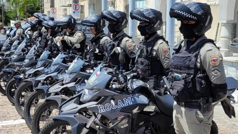 Imagem 1 - Primeiro quadrimestre de 2024 foi o menos violento dos últimos 14 anos no RN. De janeiro a abril, 316 pessoas foram vítimas de morte violenta no estado. Antes, a melhor marca havia sido alcançada em 2011, quando se iniciou a série histórica. À época, foram 343 vítimas, o que significa uma redução de quase 8%. Os dados são da Coordenadoria de Informações Estatísticas e Análises Criminais (COINE) da Secretaria da Segurança Pública e da Defesa Social (SESED). A série histórica de mortes violentas no Rio Grande do Norte teve início em 2011, desde então, o ano mais violento foi 2017, quando 818 pessoas foram mortas em todo o território potiguar. Imagem 1 - Primeiro quadrimestre de 2024 foi o menos violento dos últimos 14 anos no RN. De janeiro a abril, 316 pessoas foram vítimas de morte violenta no estado. Antes, a melhor marca havia sido alcançada em 2011, quando se iniciou a série histórica. À época, foram 343 vítimas, o que significa uma redução de quase 8%. Os dados são da Coordenadoria de Informações Estatísticas e Análises Criminais (COINE) da Secretaria da Segurança Pública e da Defesa Social (SESED). A série histórica de mortes violentas no Rio Grande do Norte teve início em 2011, desde então, o ano mais violento foi 2017, quando 818 pessoas foram mortas em todo o território potiguar.