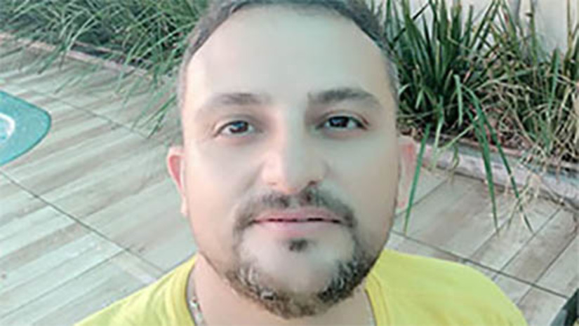 Imagem 1 -  Polícia crumpre mandando contra suspeito de ser o mandante do homicídio de Francisco Múcio, em Patu. O mandado contra o suspeito, um homem de 49 anos, foi cumprido nesta segunda-feira (13). No dia 10 de abril, a Polícia Civil já havia cumprido outro mandado de prisão contra ele, na cidade de Mossoró. Francisco Múcio Micharrel Vieira Dantas [FOTO], de 40 anos, foi assassinado com vários tiros, em frente a casa onde residia, em Patu, no dia 2 de abril de 2024. A vítima cumpria pena em regime aberto pelo assassinato de Nikolas Yure Bezerra Fernandes, crime ocorrido no dia 30 de agosto de 2022, no bairro Sumaré, em Mossoró. A polícia civil investiga se os dois crimes têm ligação.