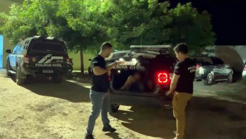 Imagem 1 - Homem é preso por agredir adolescente grávida, em Pau dos Ferros. A vítima, uma jovem de apenas 17 anos, é companheira do suspeito, um rapaz de 22 anos. A prisão aconteceu nesta segunda-feira (13), após a adolescente procurar a Delegacia da Mulher do município e relatar a agressão sofrida. Os policiais se deslocaram em diligências e conseguiram capturar o investigado. Imagem 1 - Homem é preso por agredir adolescente grávida, em Pau dos Ferros. A vítima, uma jovem de apenas 17 anos, é companheira do suspeito, um rapaz de 22 anos. A prisão aconteceu nesta segunda-feira (13), após a adolescente procurar a Delegacia da Mulher do município e relatar a agressão sofrida. Os policiais se deslocaram em diligências e conseguiram capturar o investigado.