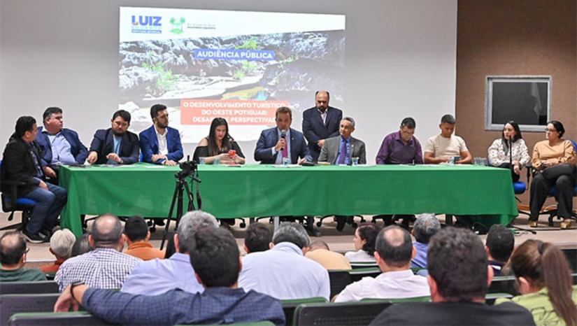 Imagem 1 - A Assembleia Legislativa do Rio Grande do Norte promoveu uma audiência pública nesta sexta-feira (17) para discutir o desenvolvimento do turismo na região Oeste Potiguar: desafios e perspectivas no Auditório do IF, em Apodi. Na ocasião, as autoridades destacaram os potenciais turísticos da região, em especial em Apodi e a necessidade de se investir em estruturação destes potenciais como forma de gerar empregos e preservar o meio ambiente. Imagem 1 - A Assembleia Legislativa do Rio Grande do Norte promoveu uma audiência pública nesta sexta-feira (17) para discutir o desenvolvimento do turismo na região Oeste Potiguar: desafios e perspectivas no Auditório do IF, em Apodi. Na ocasião, as autoridades destacaram os potenciais turísticos da região, em especial em Apodi e a necessidade de se investir em estruturação destes potenciais como forma de gerar empregos e preservar o meio ambiente.