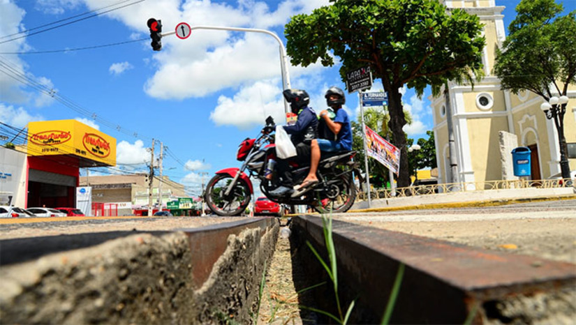 Imagem 1 - O ponto da obra fica localizado na lateral da Capela de São Vicente e tem fechamento previso a partir das 13h. O trecho passará por obras visando à melhoria contínua da infraestrutura e mobilidade do município. Nesse sentido, a área ficará restrita durante 3 dias, não sendo permitida a circulação de veículos no local. Dessa forma, os condutores vão precisar buscar rotas alternativas para locomoção. Imagem 1 - O ponto da obra fica localizado na lateral da Capela de São Vicente e tem fechamento previso a partir das 13h. O trecho passará por obras visando à melhoria contínua da infraestrutura e mobilidade do município. Nesse sentido, a área ficará restrita durante 3 dias, não sendo permitida a circulação de veículos no local. Dessa forma, os condutores vão precisar buscar rotas alternativas para locomoção.