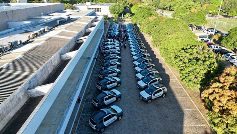 Imagem 1 - Governo do RN e MJSP entregam mais 75 novas viaturas para a Polícia Militar do RN. A entrega acontecerá às 10h desta terça-feira (21), no Centro de Convenções de Natal. Os veículos foram adquiridos com recursos do Fundo Nacional de Segurança Pública, e fazem parte do montante de R$ 100 milhões destinados ao RN após a série de atos criminosos ocorridos no Estado em março de 2023. Com mais esta entrega, o RN se aproxima de um total de 600 novas viaturas (locadas e adquiridas) disponibilizadas às forças de segurança que atuam no estado. Imagem 1 - Governo do RN e MJSP entregam mais 75 novas viaturas para a Polícia Militar do RN. A entrega acontecerá às 10h desta terça-feira (21), no Centro de Convenções de Natal. Os veículos foram adquiridos com recursos do Fundo Nacional de Segurança Pública, e fazem parte do montante de R$ 100 milhões destinados ao RN após a série de atos criminosos ocorridos no Estado em março de 2023. Com mais esta entrega, o RN se aproxima de um total de 600 novas viaturas (locadas e adquiridas) disponibilizadas às forças de segurança que atuam no estado.
